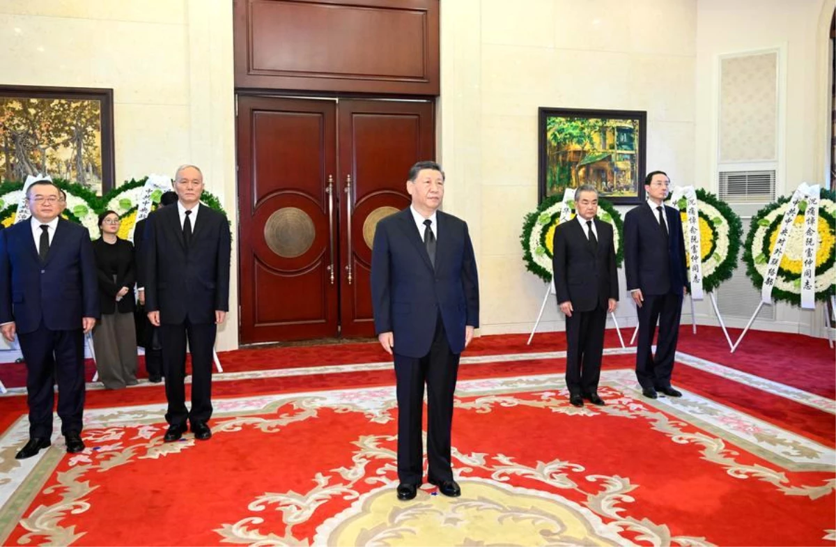 Xi Jinping, Vietnam Komünist Partisi Genel Sekreteri Nguyen Phu Trong’un Vefatı Üzerine Taziyelerini İletmek İçin Vietnam Büyükelçiliği’ne Gitti
